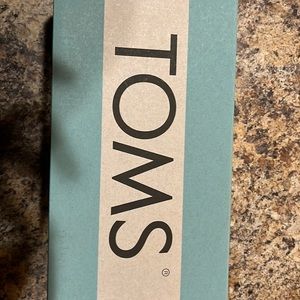 Toms NWT